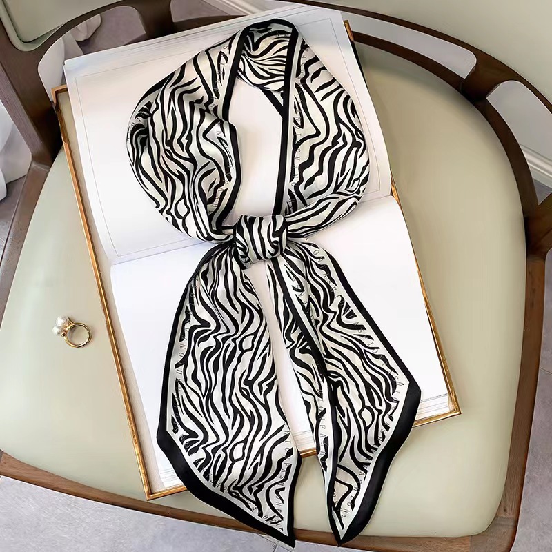 Foulard carré de luxe en soie  - Luxury Bags In China avis et prix