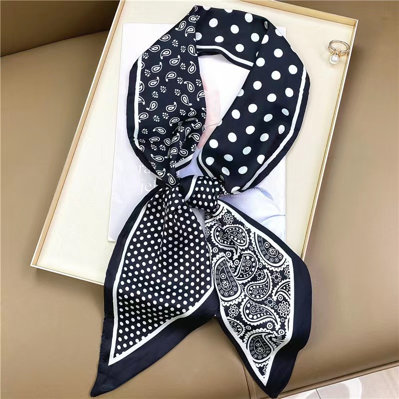 Foulard carré de luxe en soie  - Luxury Bags In China avis et prix