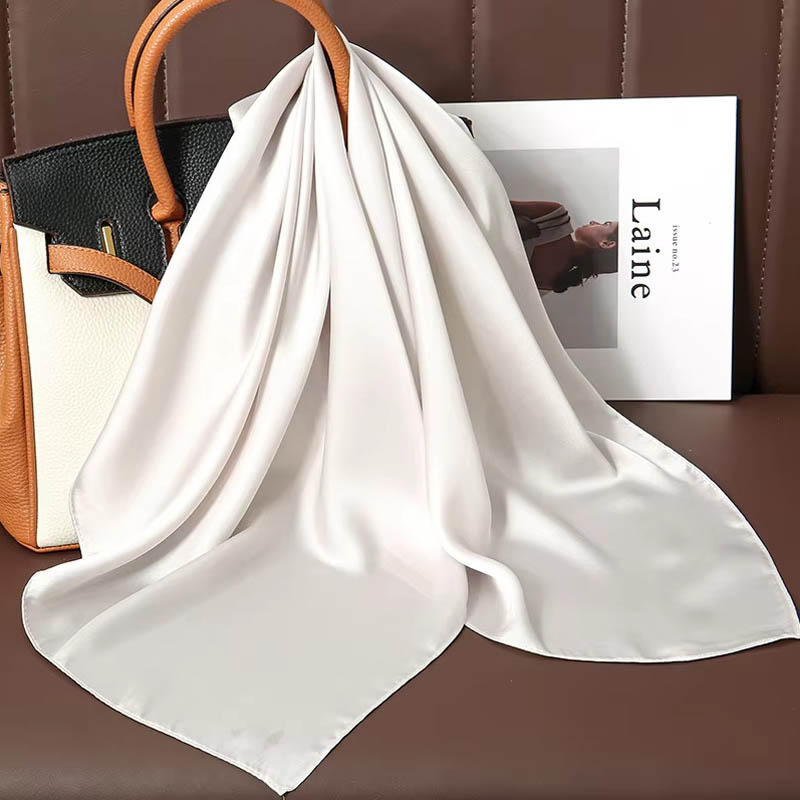 Foulard carré de luxe en soie  - Luxury Bags In China avis et prix