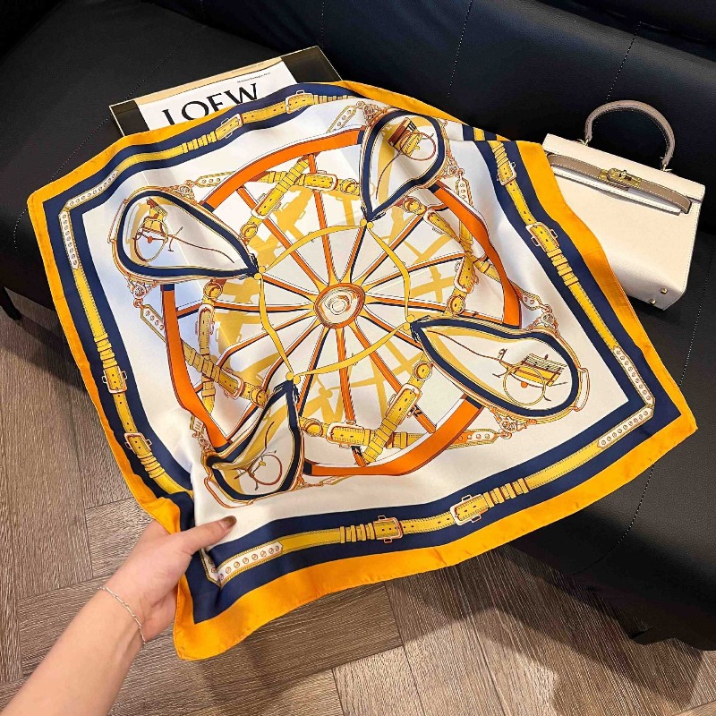 Foulard carré en soie de luxe  - Luxury Bags In China avis et prix