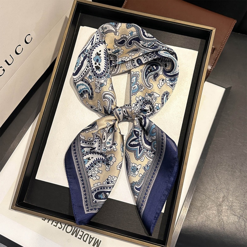 Foulard carré de luxe en satin - Luxury Bags In China avis et prix