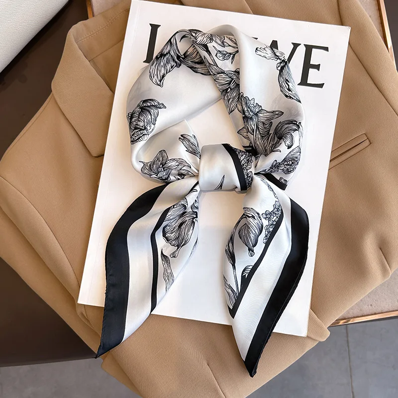 Foulard Carré à Imprimé Floral - Luxury Bags In China avis et prix