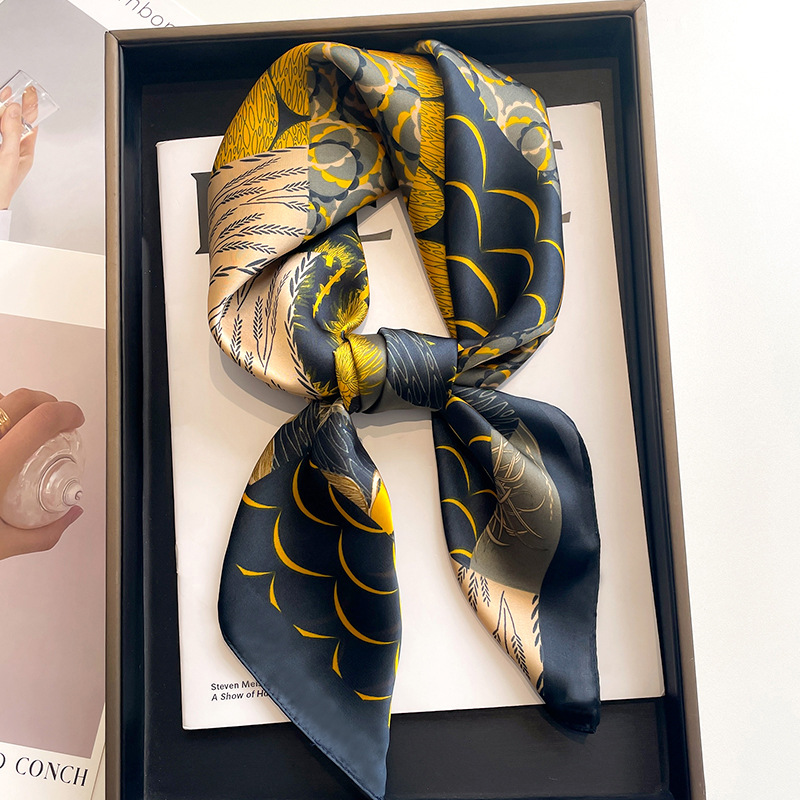 Foulard carré en soie motif ch - Luxury Bags In China avis et prix